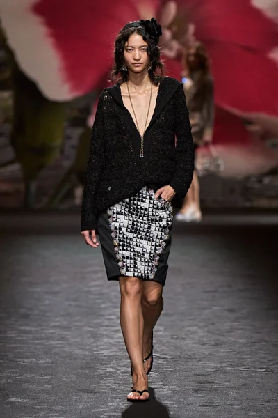 Look 50